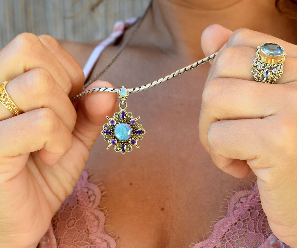 Colgante Lakshmi Flower Opalo