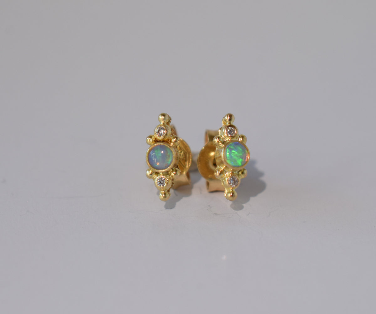 Nova Studs Opalos y Diamantes
