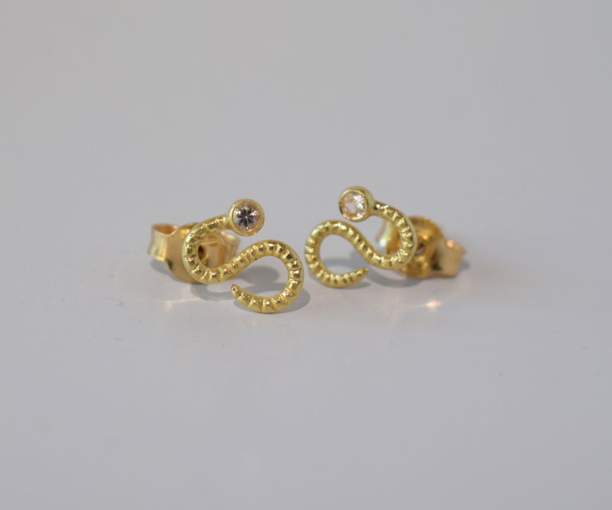 Snake Studs Zafiro blanco