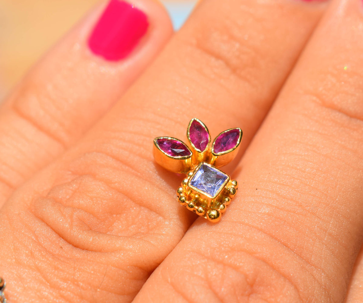 Solitario Petalos Rubí