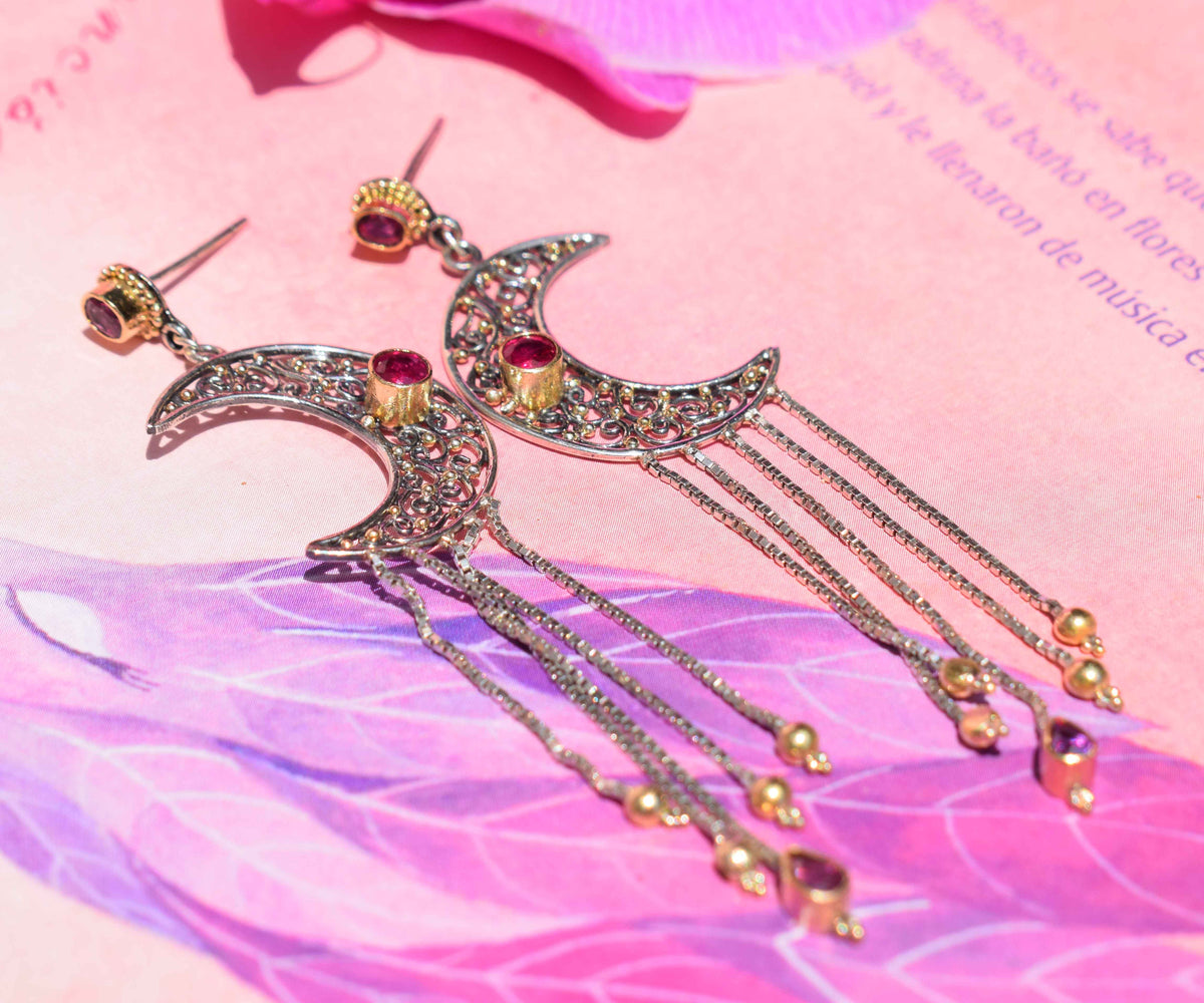 Aros Crecent Moon Rubies