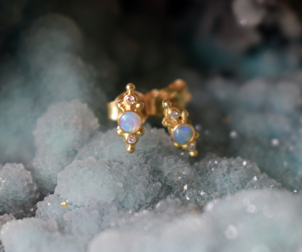 Nova Studs Opalos y Diamantes