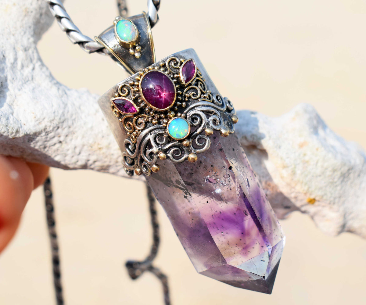 Amuleto Violet Wisper