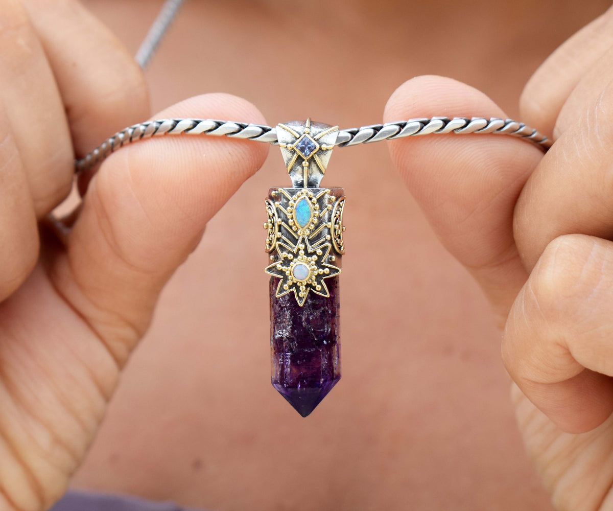 Amuleto Cosmic Witch Violeta