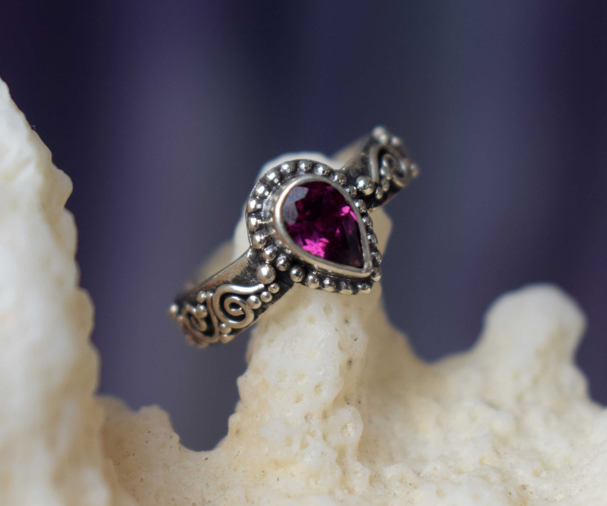 Anillo Pie Dreams Rodolita gota