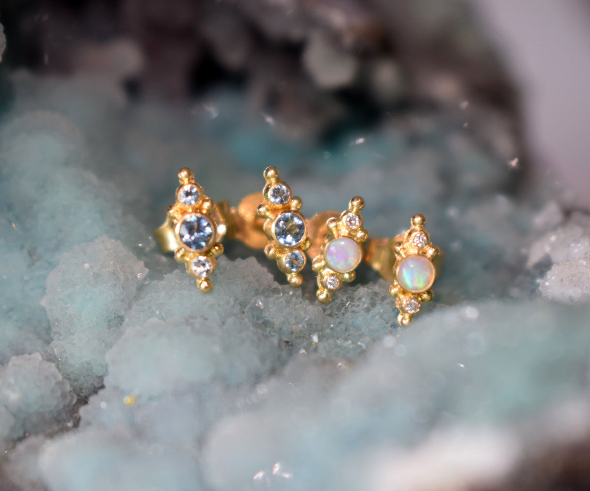 Nova Studs Opalos y Diamantes