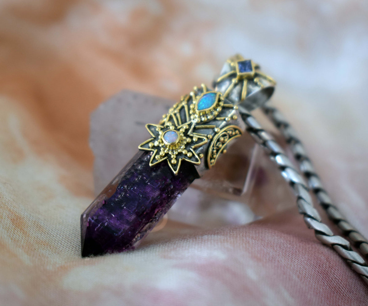 Amuleto Cosmic Witch Violeta