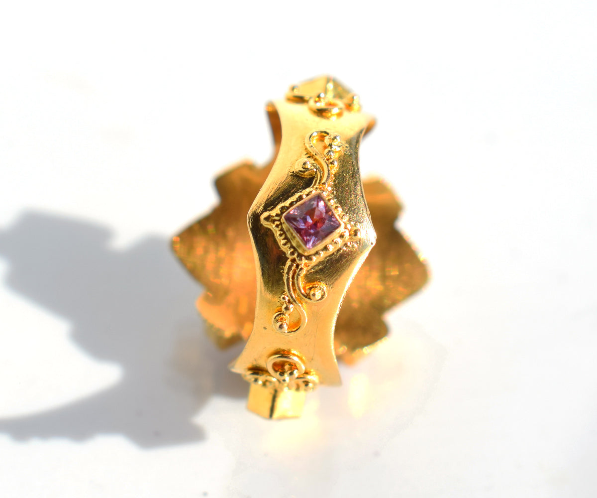 Anillo Surya Namaskar Zafiro Rosado