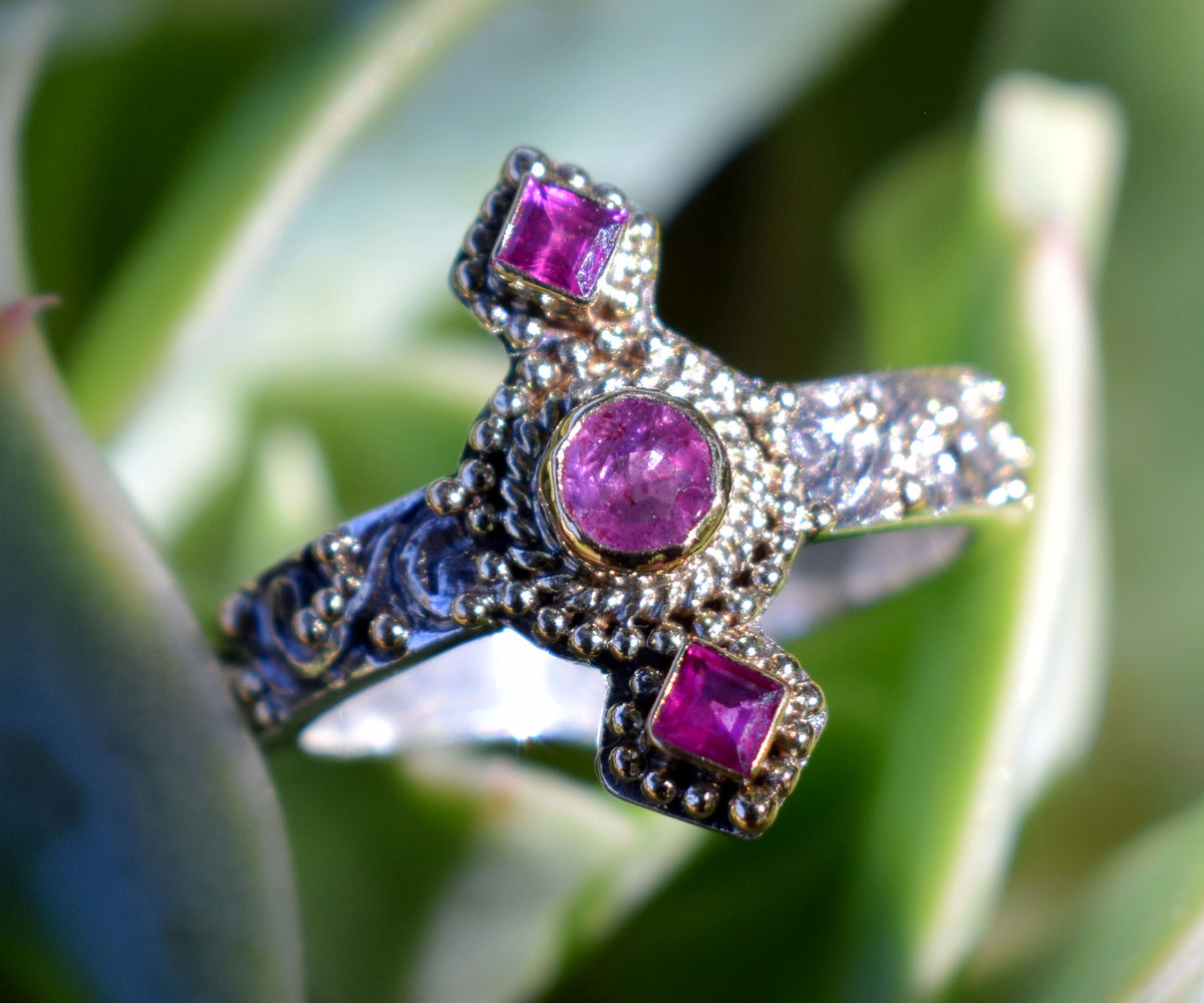 Anillo Orión Zafiro Rosado