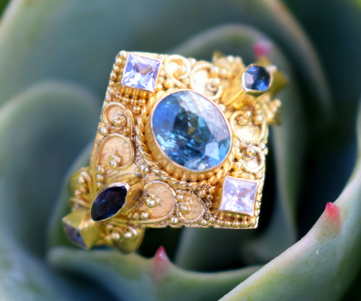 Anillo Sacred Zircón