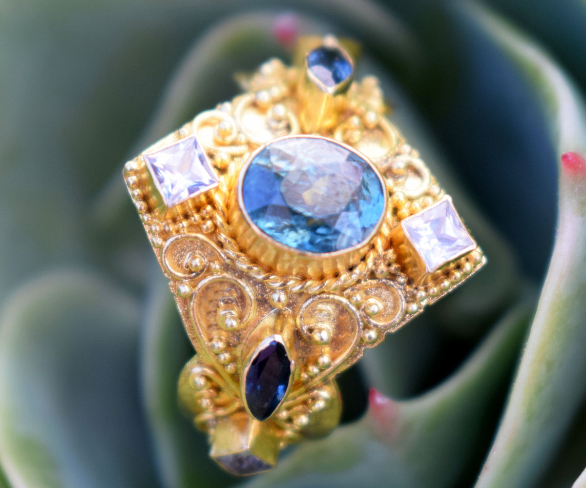 Anillo Sacred Zircón