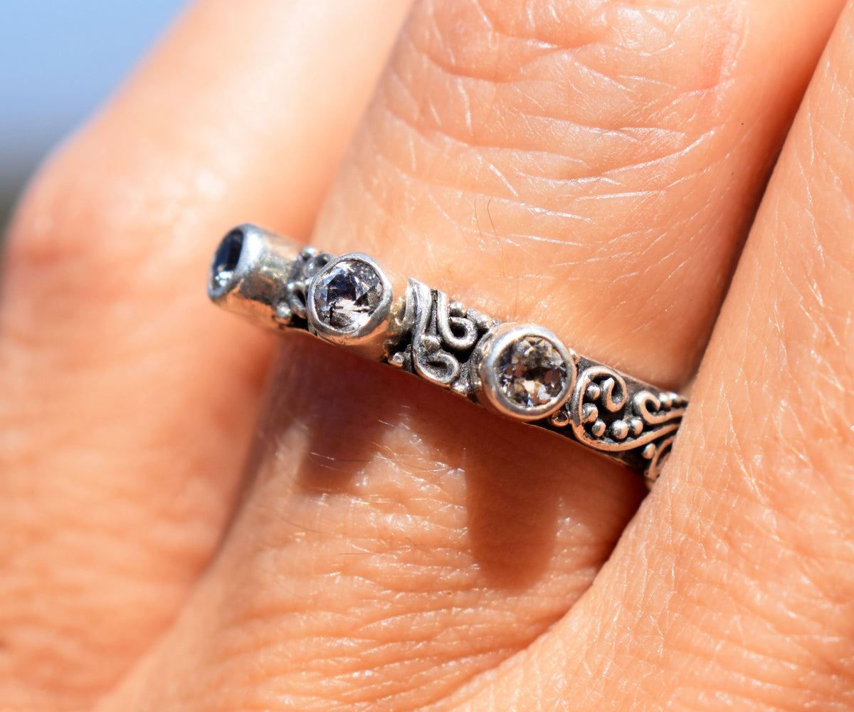 Anillo Basic Topacios blancos