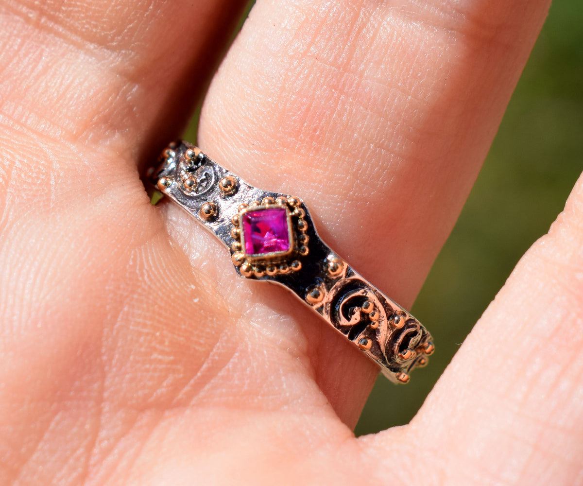 Anillo Orión Zafiro Rosado