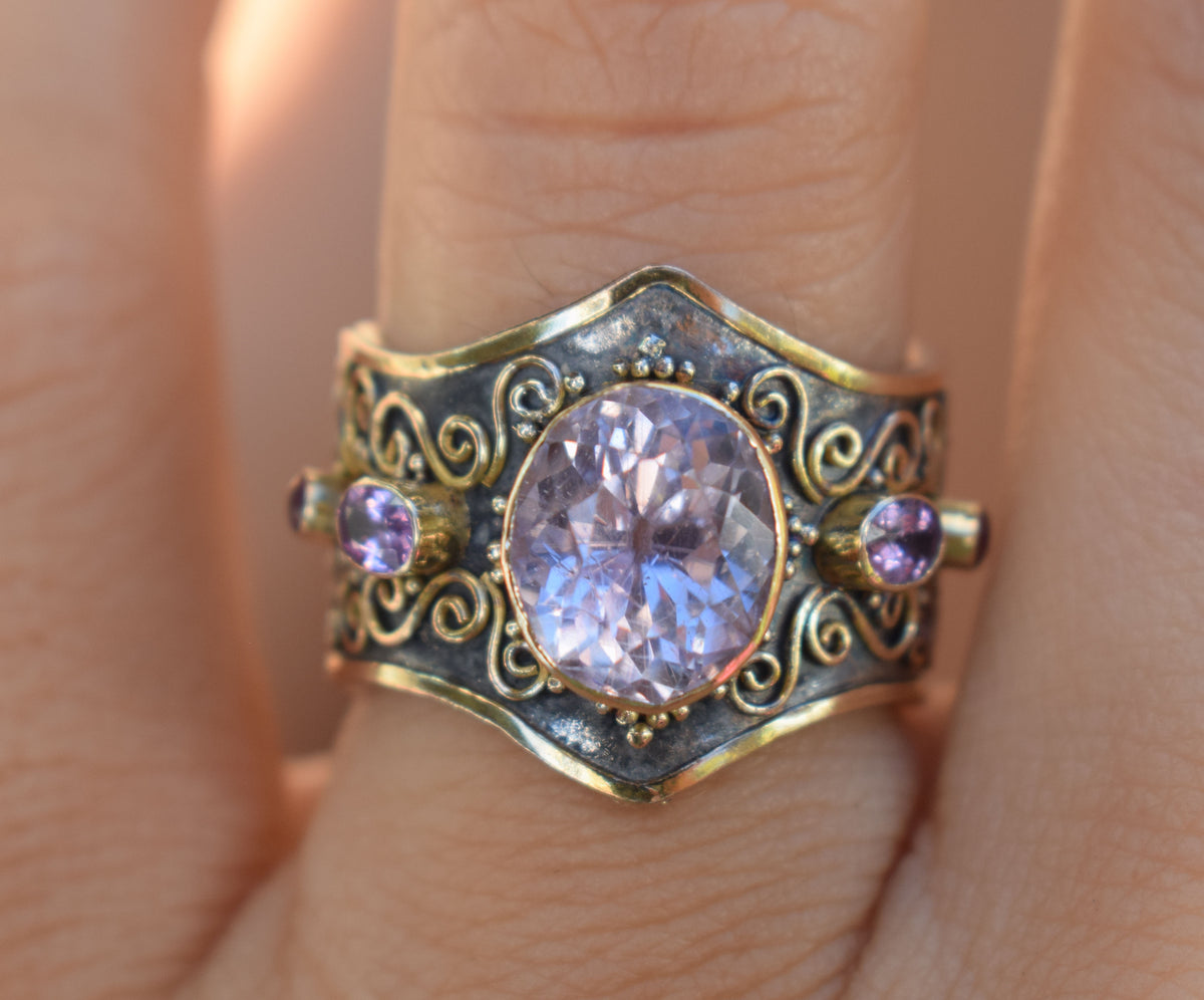 Anillo Makara Kunzita