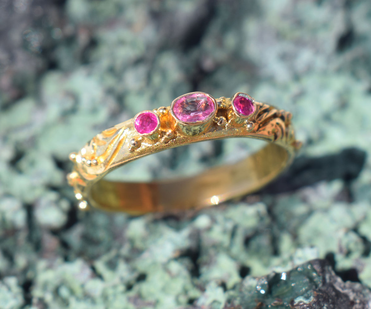 Anillo Basic Gold Zafiro rosa