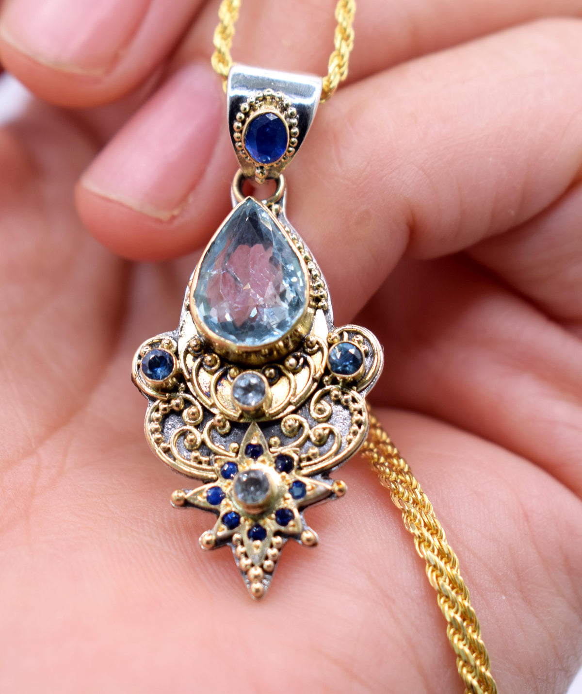 Amuleto Linaje Femenino Aguamarina