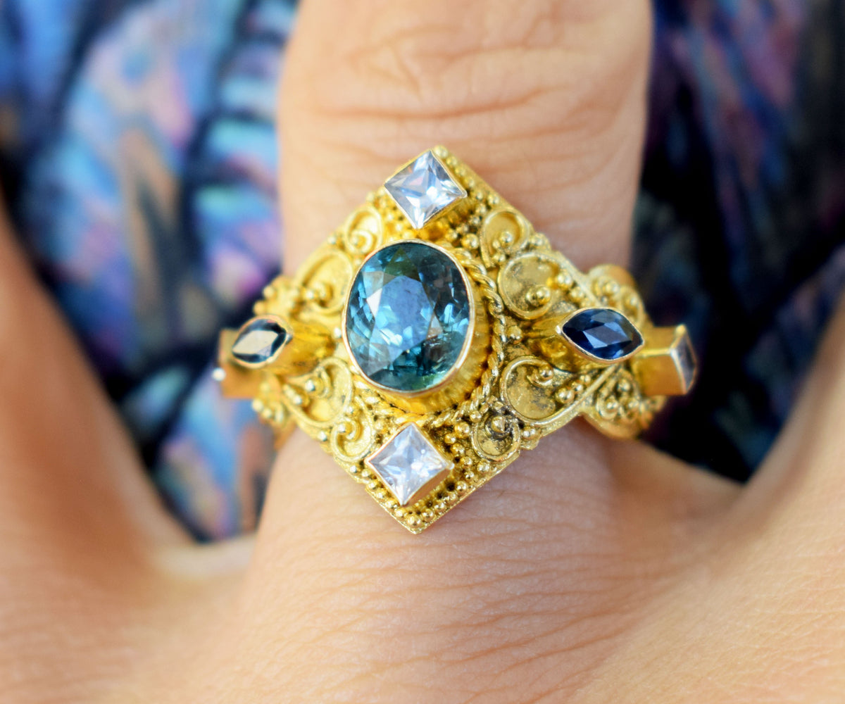 Anillo Sacred Zircón