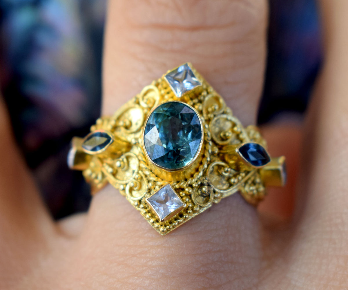 Anillo Sacred Zircón