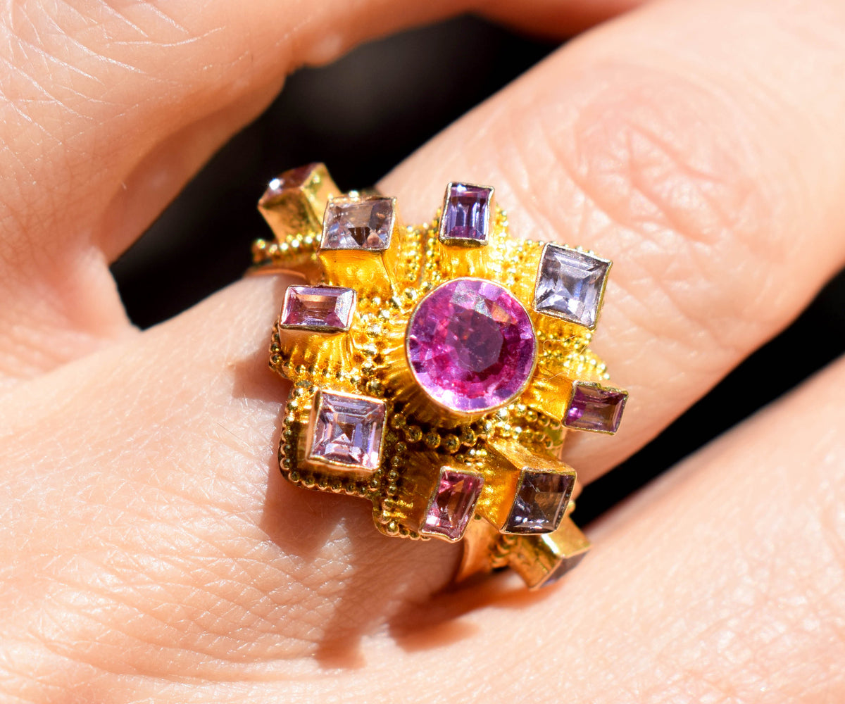 Anillo Surya Namaskar Zafiro Rosado