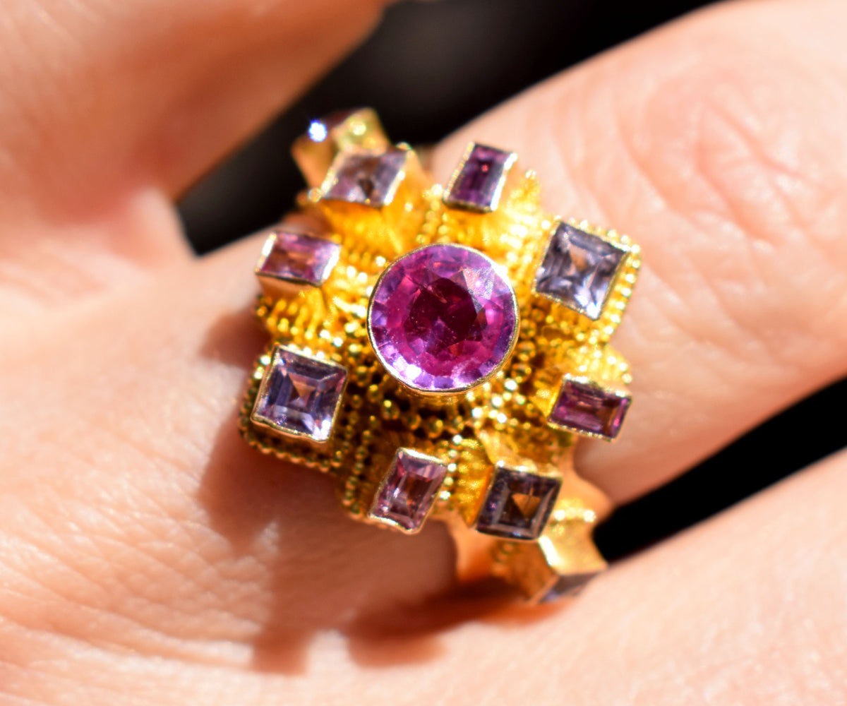 Anillo Surya Namaskar Zafiro Rosado