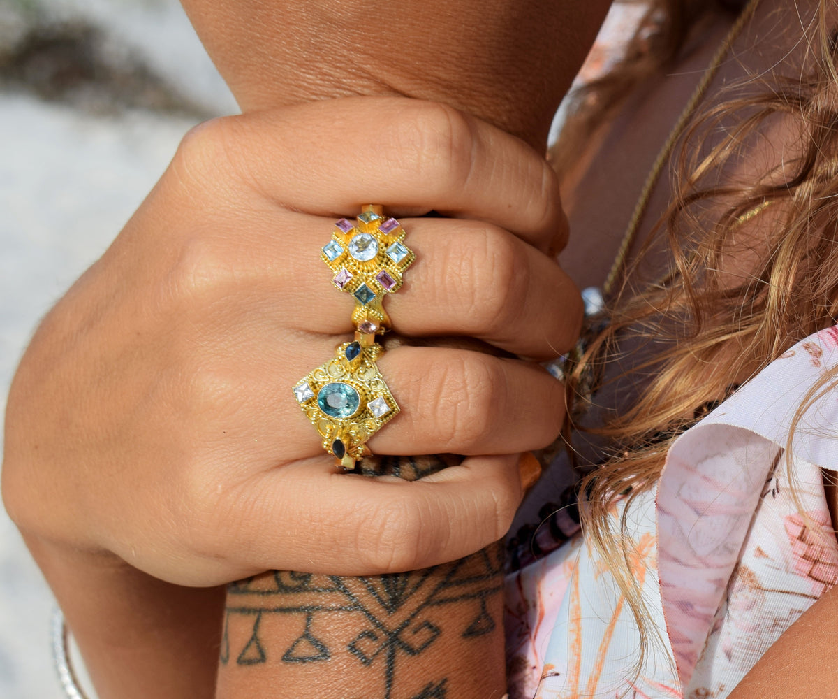 Anillo Sacred Zircón