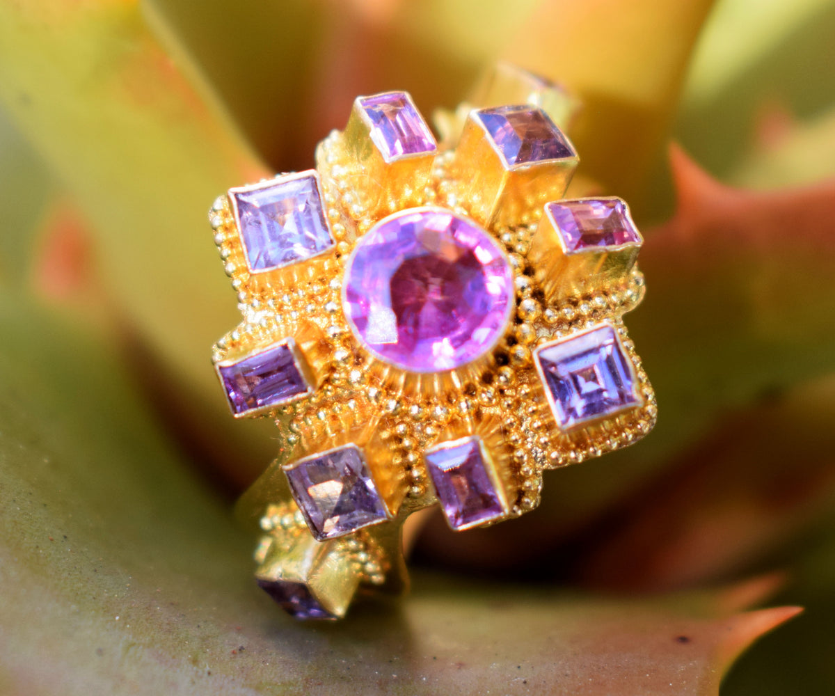 Anillo Surya Namaskar Zafiro Rosado