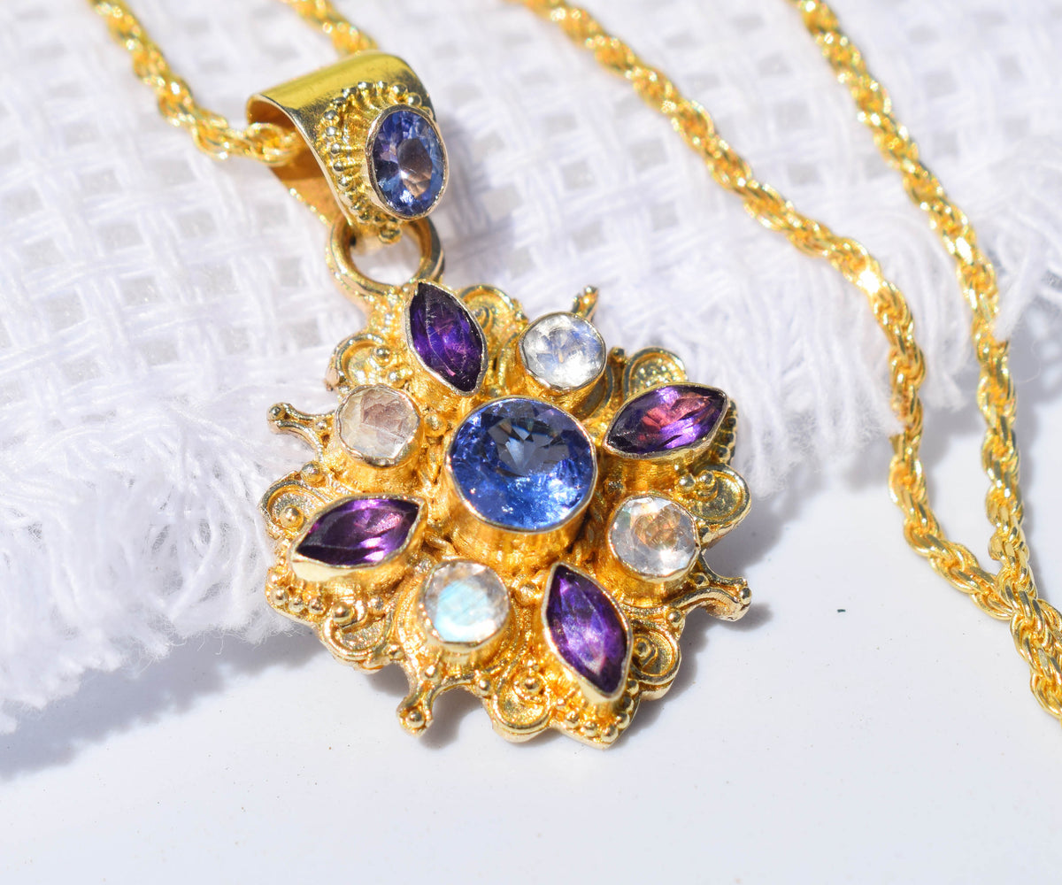 Colgante Lakshmi Flower Tanzanita