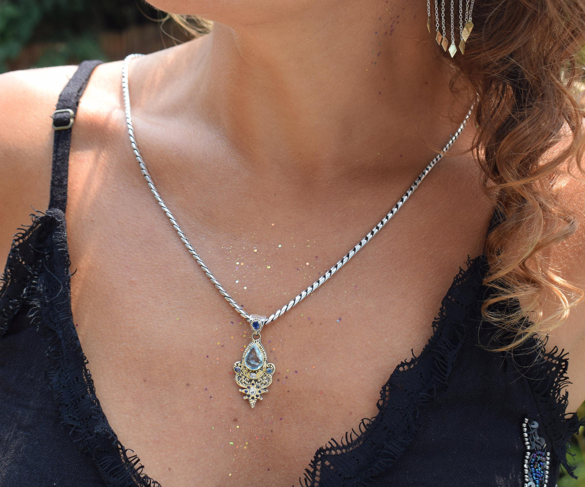 Amuleto Linaje Femenino Aguamarina