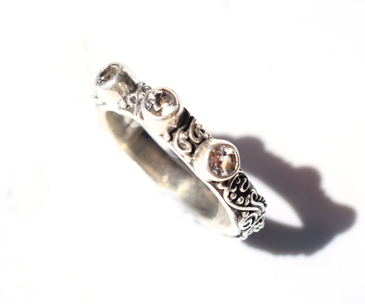 Anillo Basic Topacios blancos