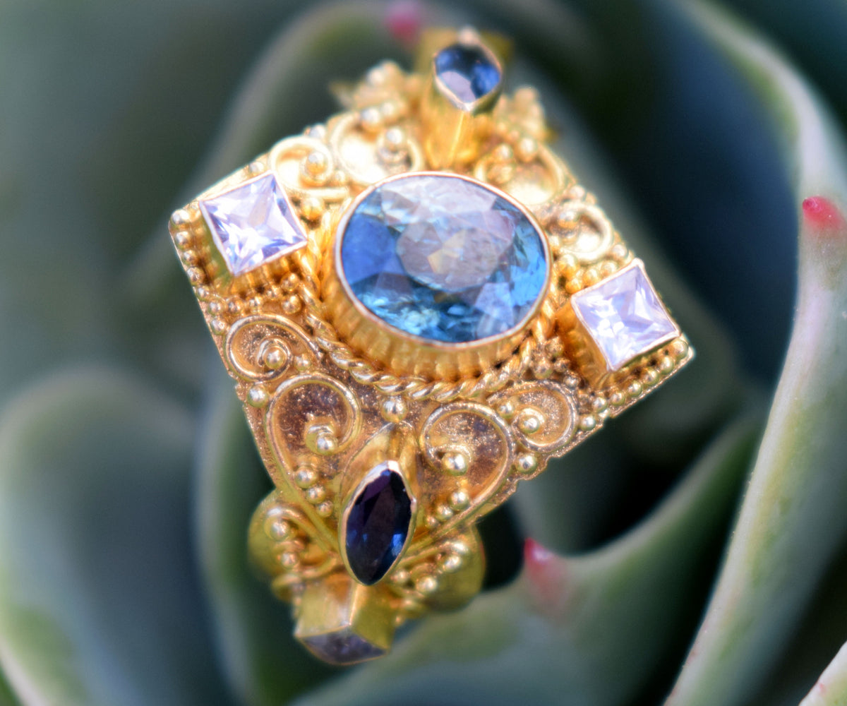 Anillo Sacred Zircón