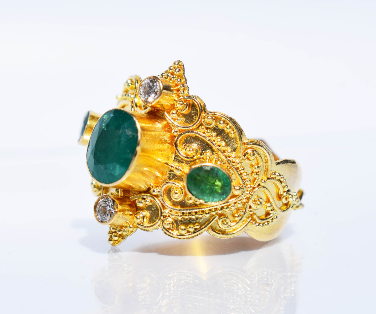 Anillo gold Kerala Esmeralda