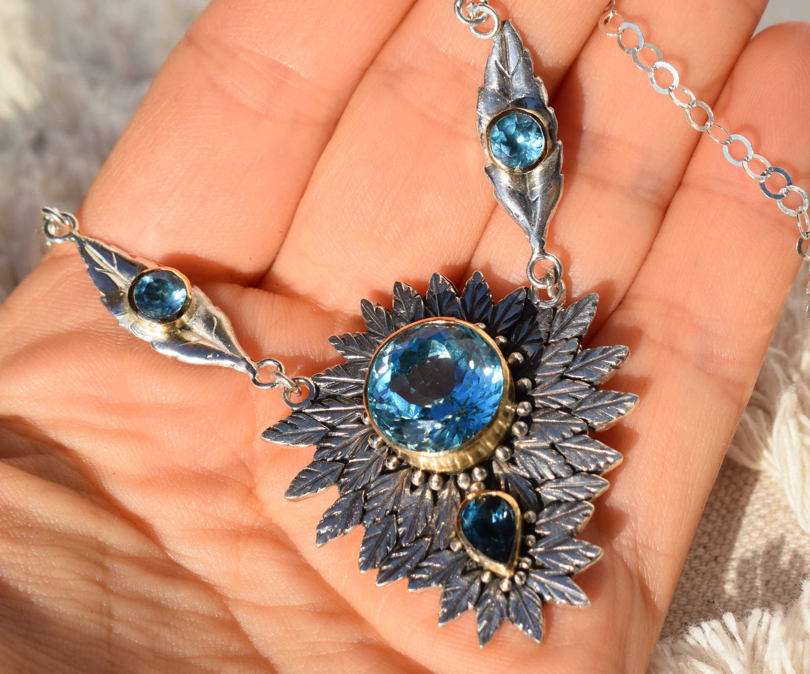 Collar Pocahontas Queen Topacio