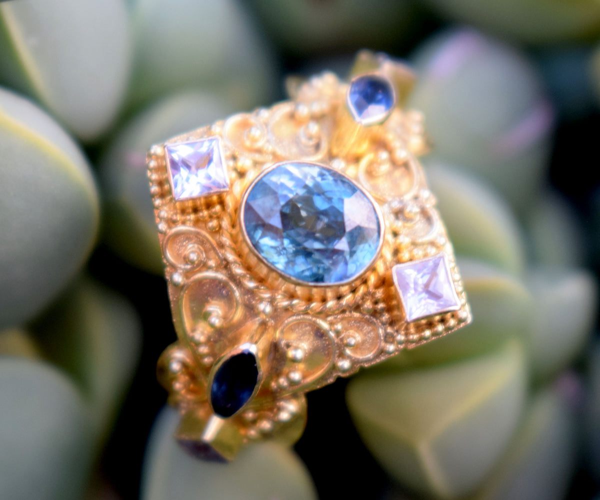 Anillo Sacred Zircón