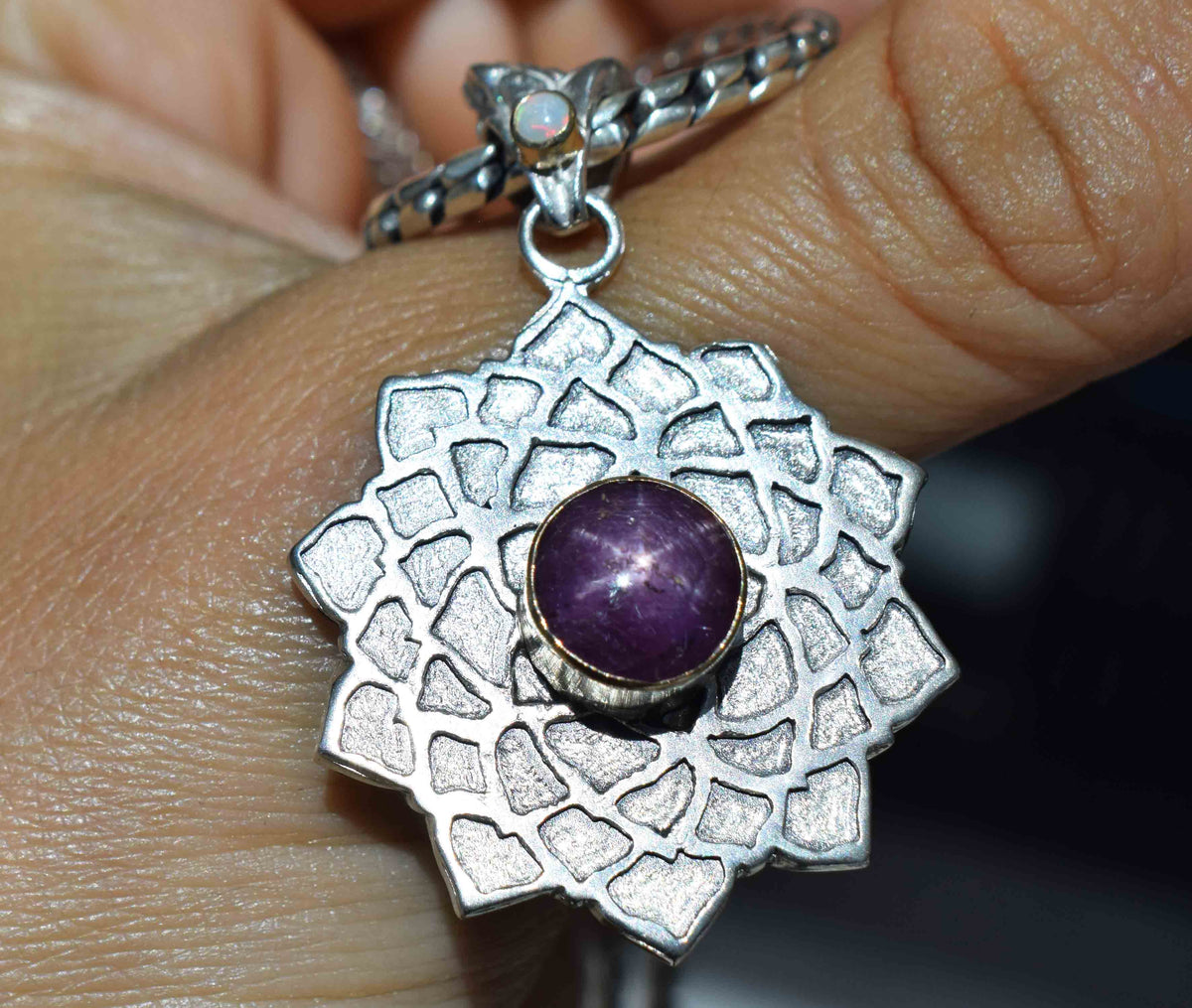 Colgante Sahasrara Rubí estrella
