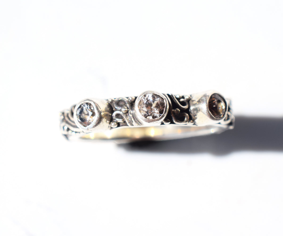 Anillo Basic Topacios blancos