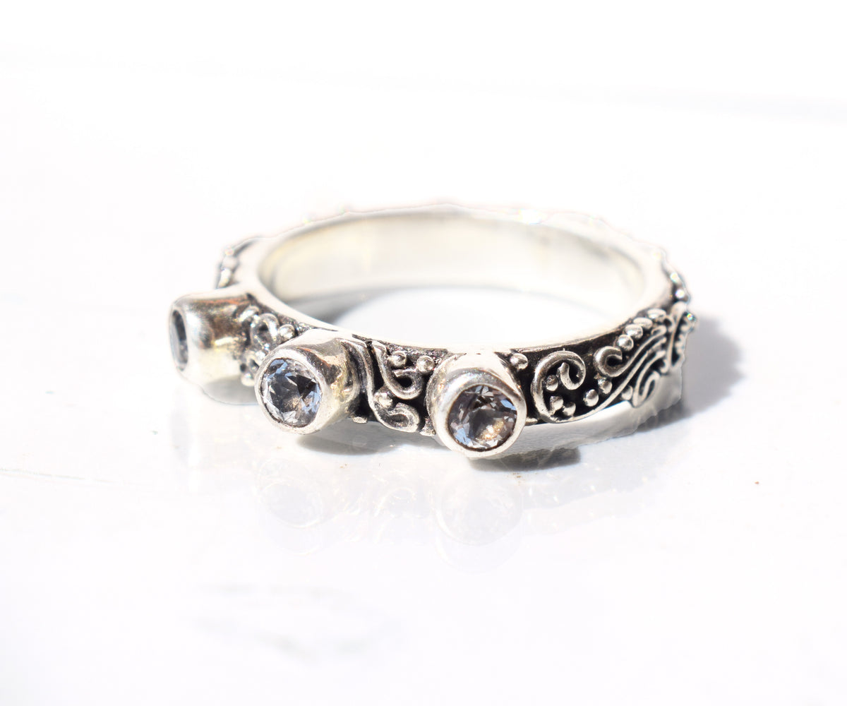 Anillo Basic Topacios blancos