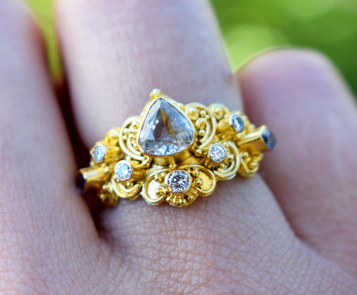 Anillo gold Magic Lotus Zafiro