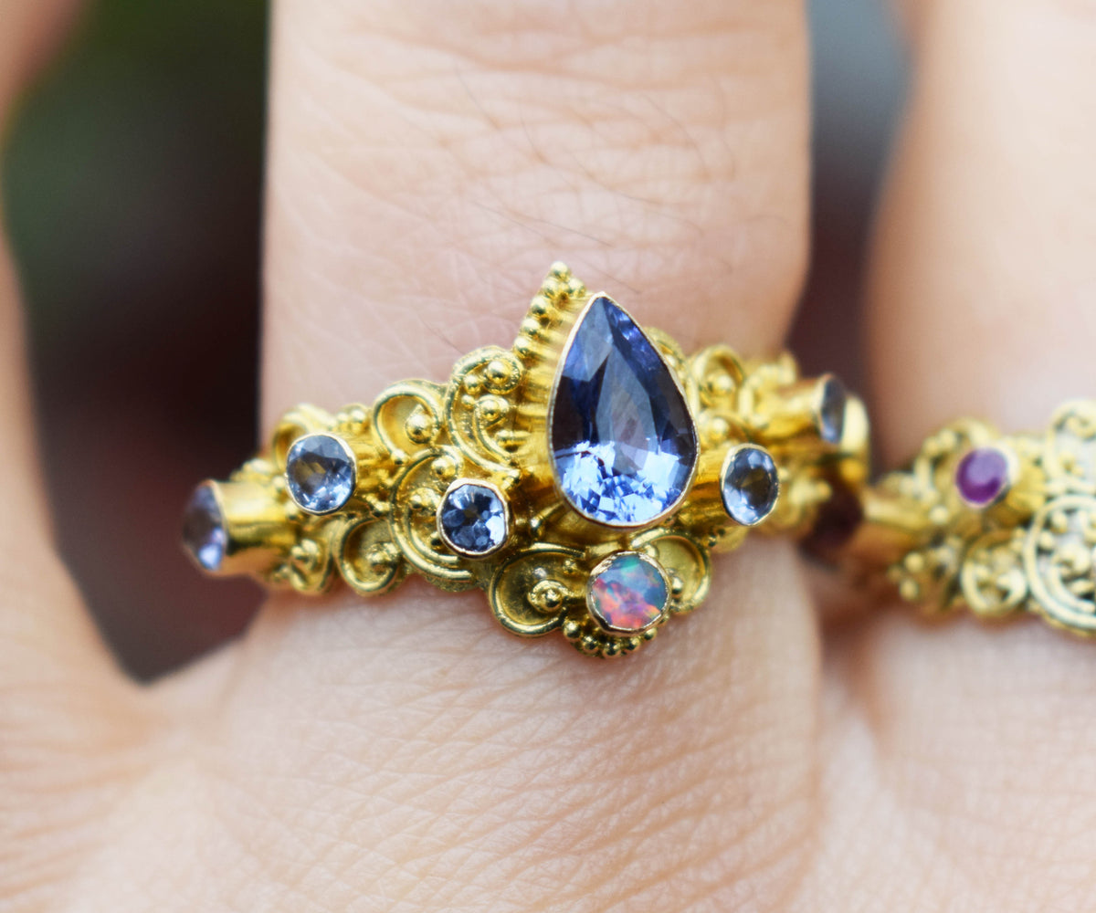 Anillo gold Magic Lotus Tanzanita