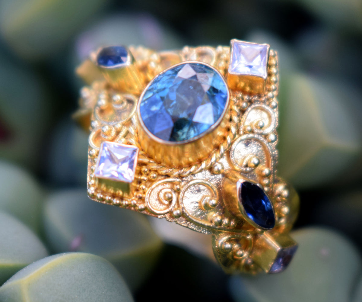 Anillo Sacred Zircón