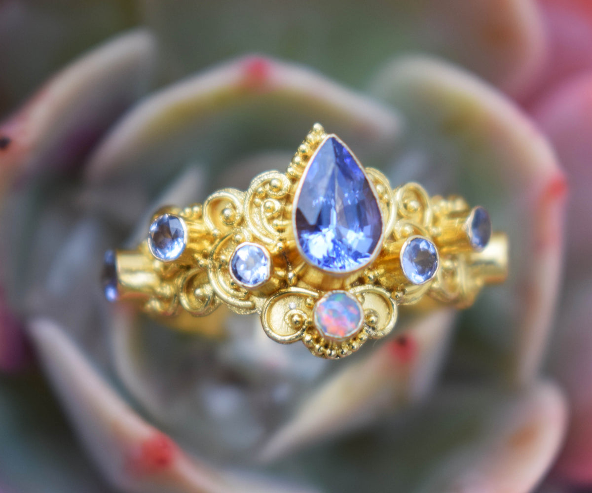 Anillo gold Magic Lotus Tanzanita