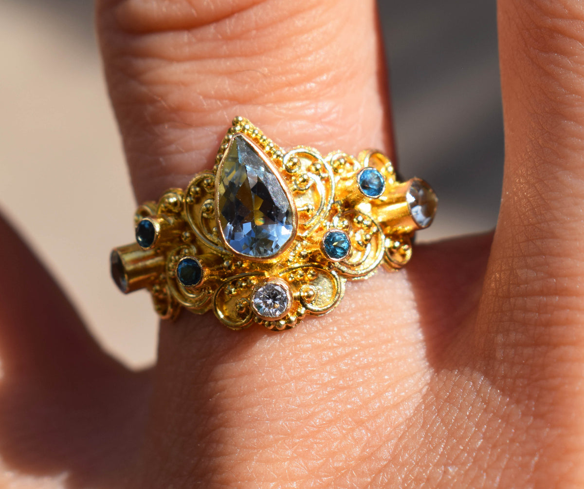 Anillo gold Magic Lotus Aguamarina