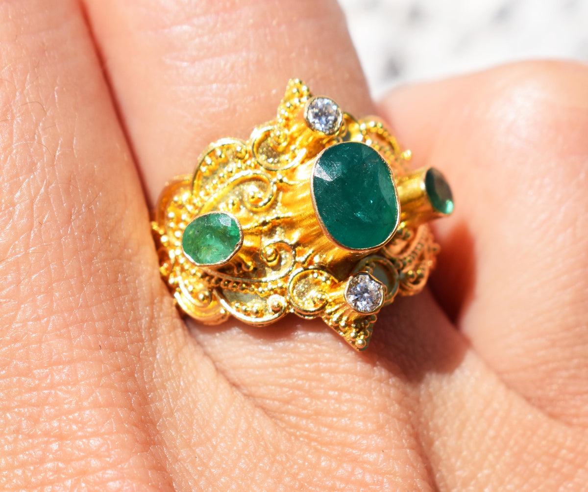 Anillo gold Kerala Esmeralda