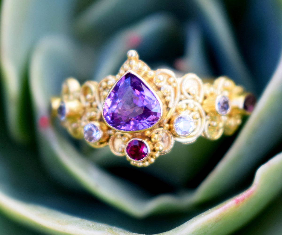 Anillo gold Magic Lotus Zafiro