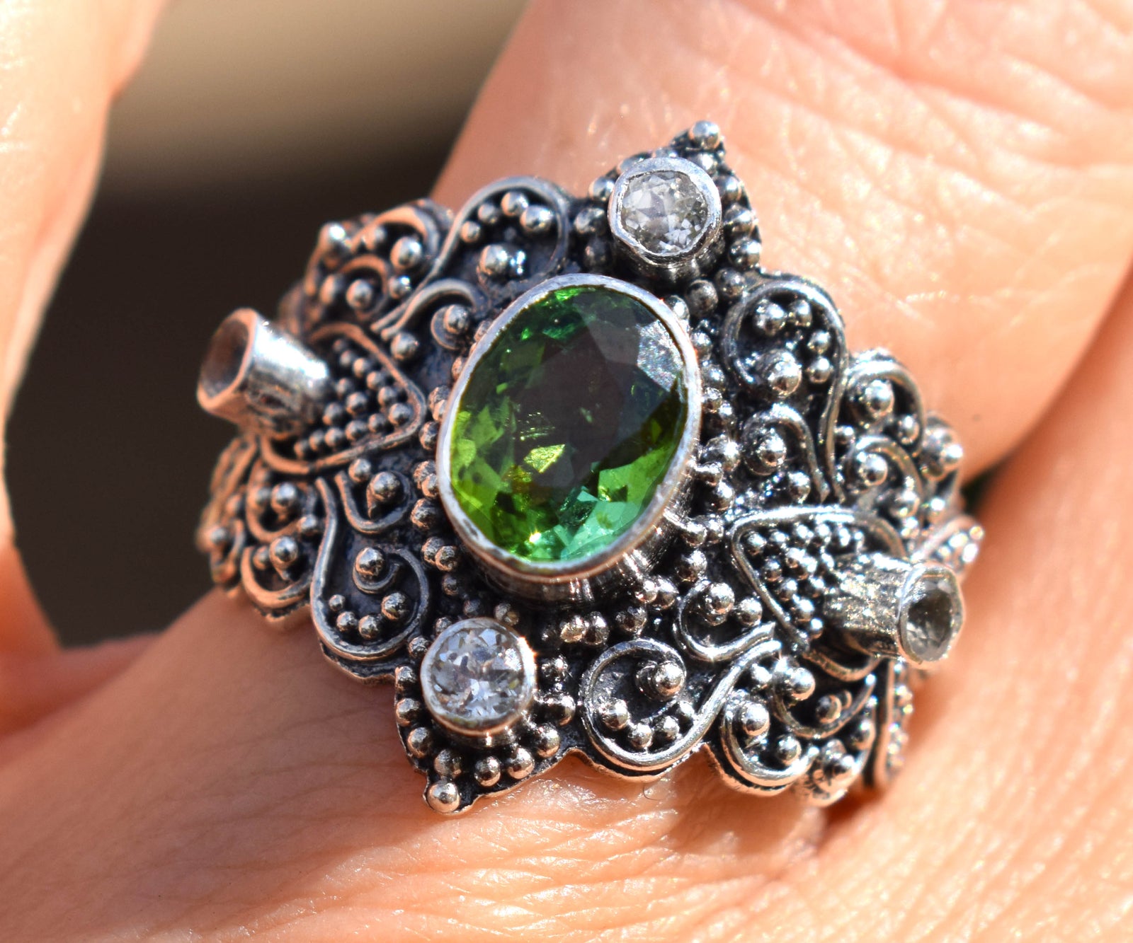 Anillo Lotus Turmalina verde