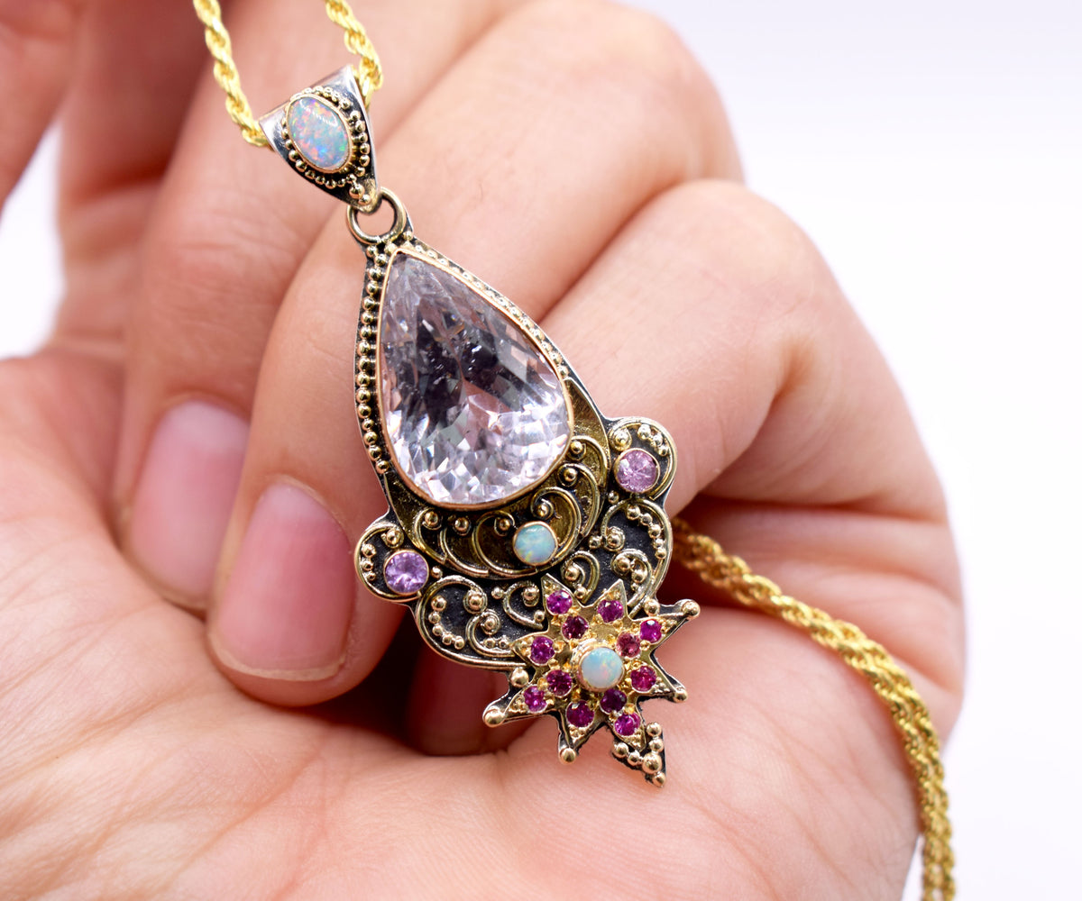 Amuleto Linaje Femenino Kunzita