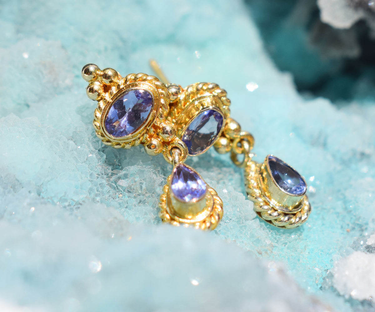 Aros Oval Drop Tanzanitas