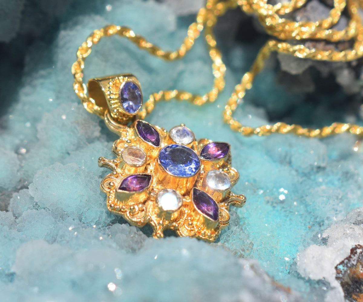 Colgante Lakshmi Flower Tanzanita