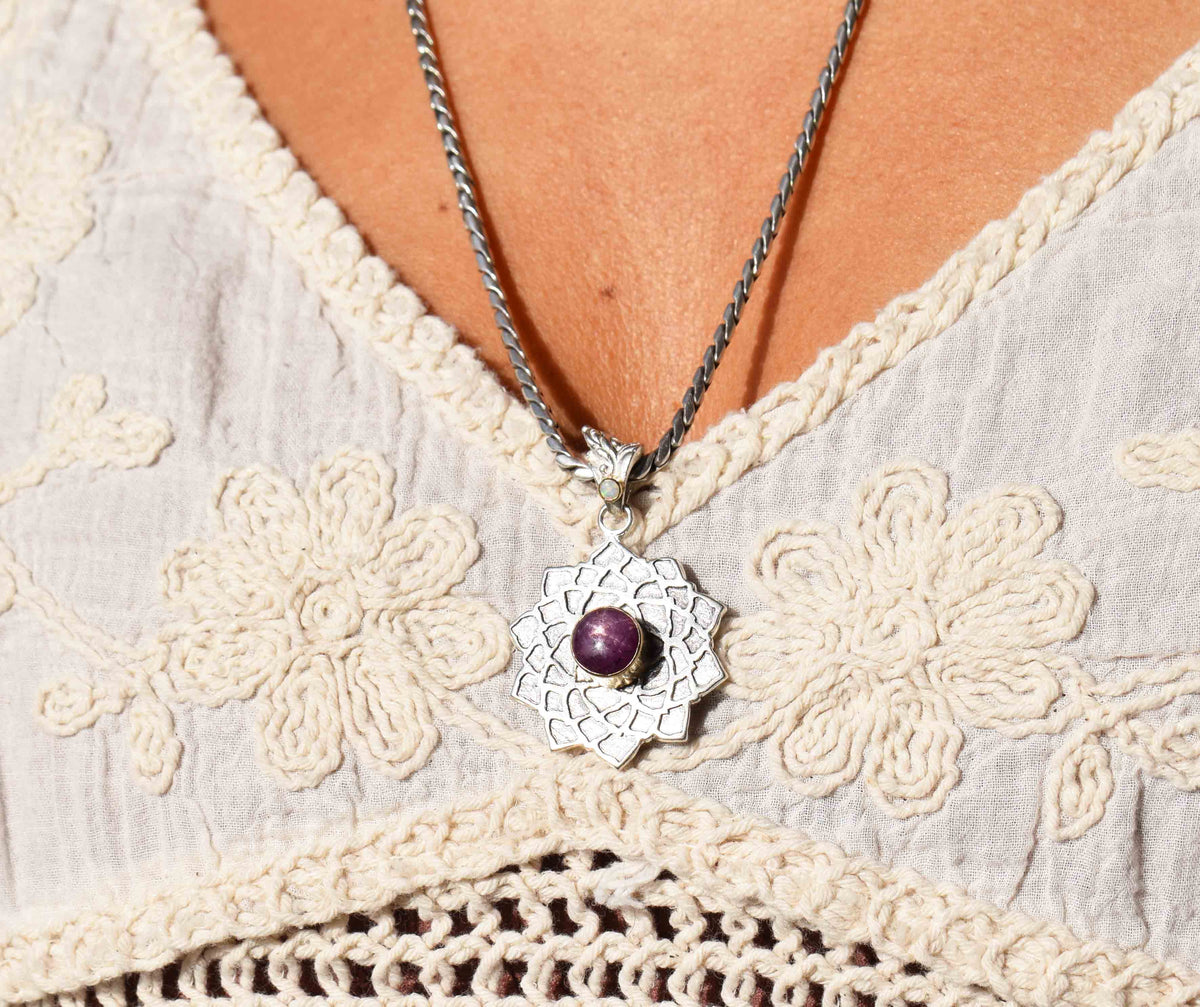 Colgante Sahasrara Rubí estrella