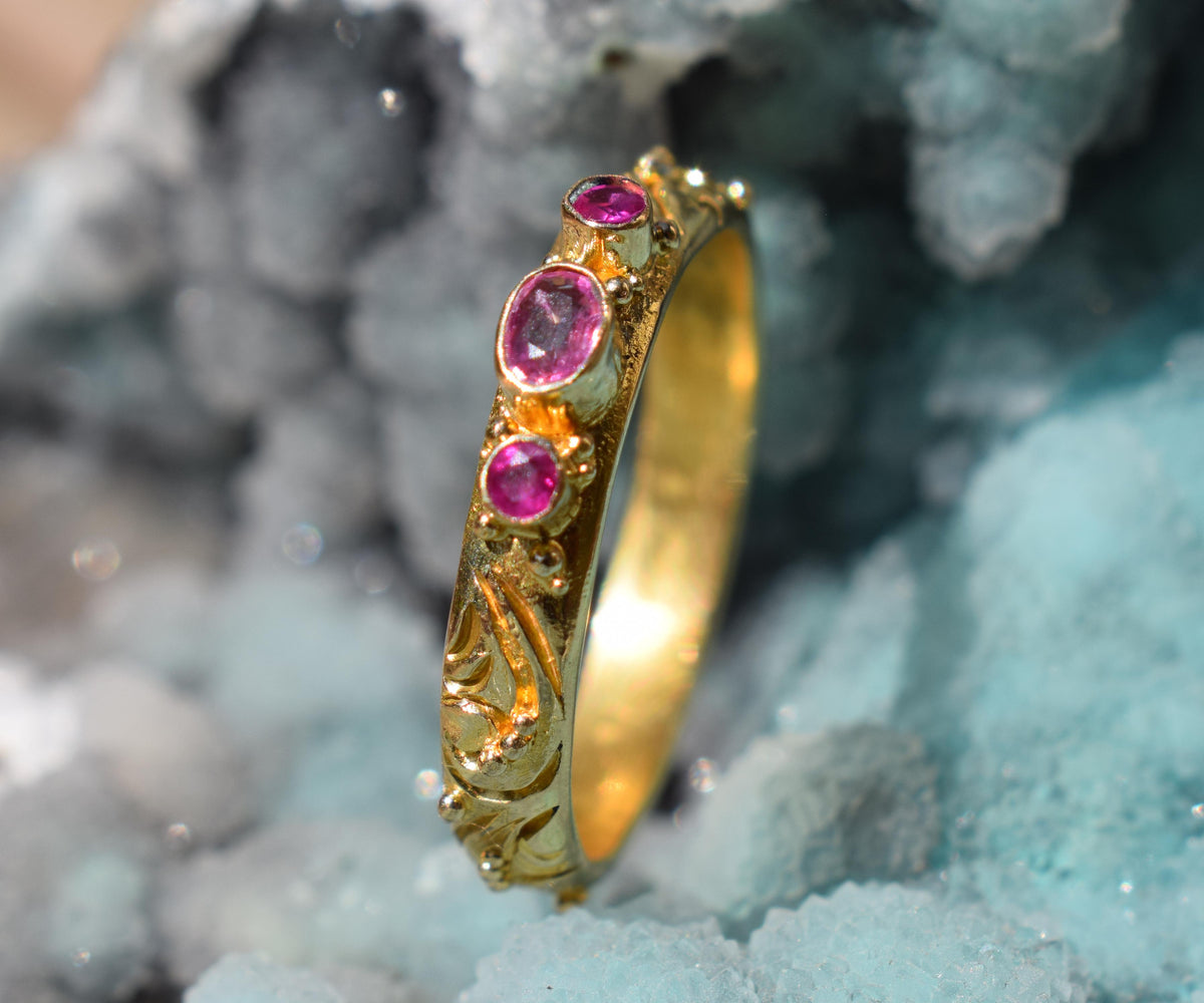 Anillo Basic Gold Zafiro rosa